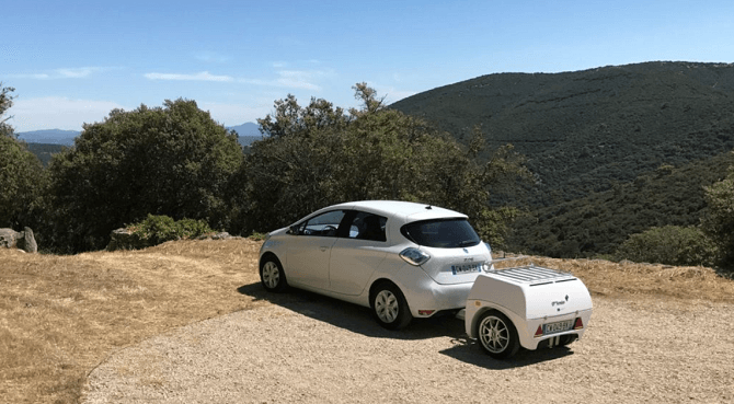 Přívěsný vozík EP Tender váží 325 kg a při couvání se může spolehnout na dodatečný pár vysunovacích kol. Foto: Ep Tender EP Tender vozík na prodloužení dojezdu elektromobilů