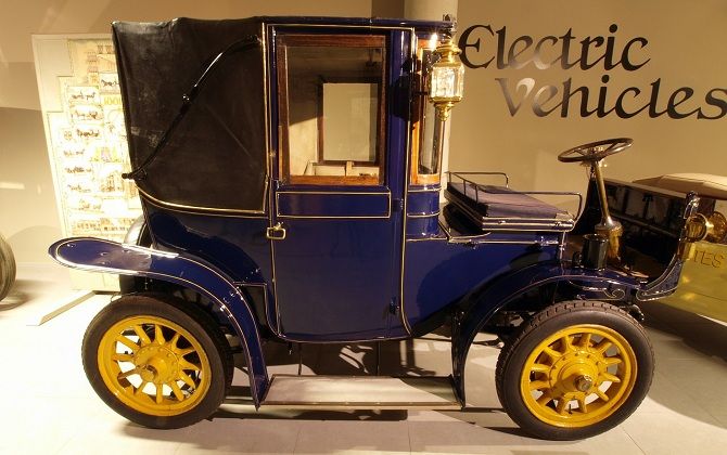 První auta na elektrický pohon jezdily už v 19. století.