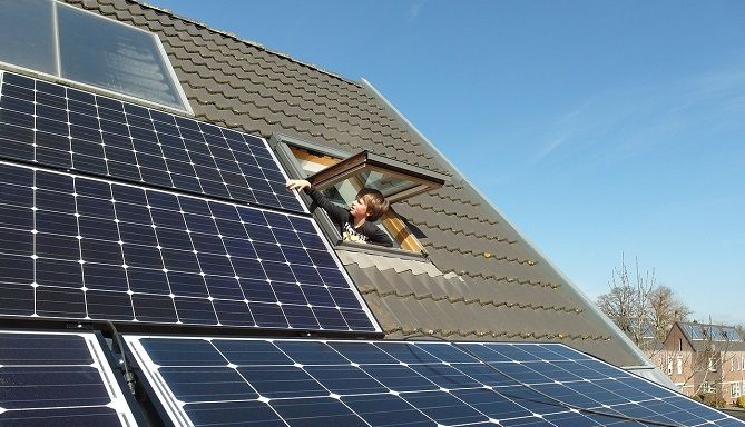 Od solárních panelů si mnozí slibují nastartování cesty k energetické soběstačnosti domácností.