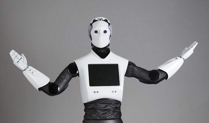 Robot REEM od PAL Robotics měří 170 cm a váží 100 kg. Foto: PAL Robotics