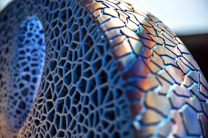 Mělo by odpadnout i přezouvání zimních pneumatiky, protože vhodný běhoun pneumatiky by mohl řidič jednoduše přetisknout v servisní stanici. Foto: Michelin