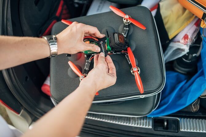 příprava závodního drona