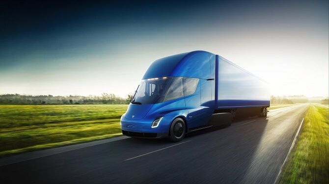 Tesla Semi na dálnici