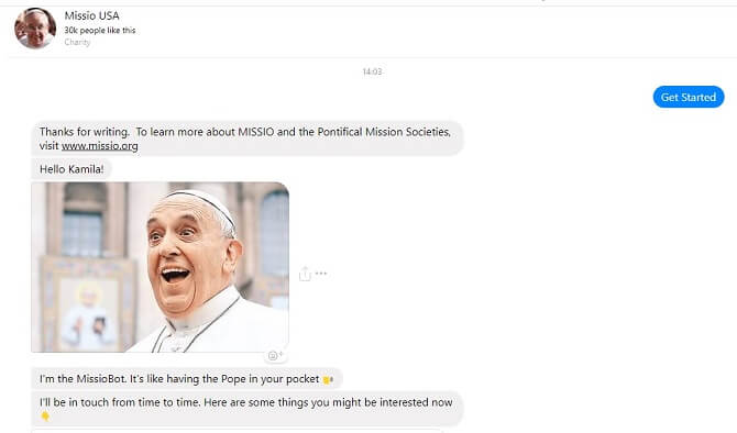 Je to jako mít osobní papeže v kapse, zní slogan chatovacího bota, který zastupuje nejvyšší hlavu katolické církve. Foto: Messenger, komunikace s Missio botem Missio Bot - začátek konverzace