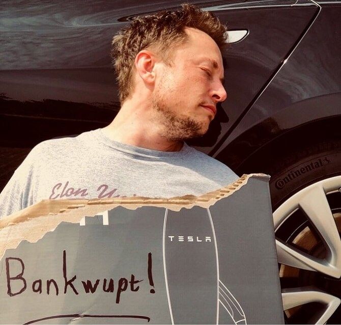 fotografie ilustrující aprílový žertík o krachu Tesly