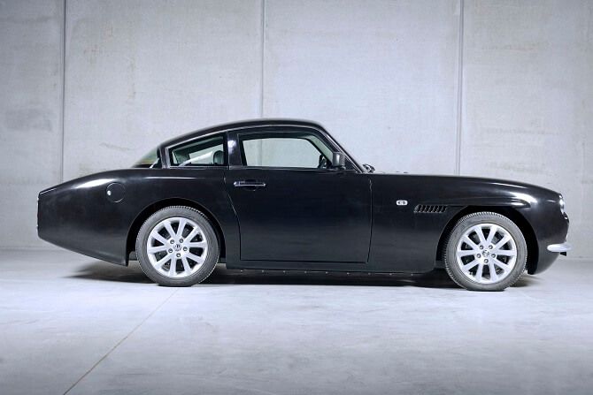 Pohled na retro elektromobil z boku. Foto: MW Motors Luka EV (bok)