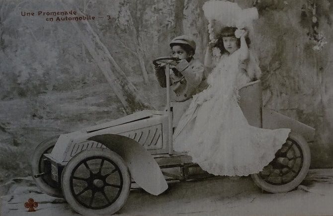 Legendární automobily na pohlednicích