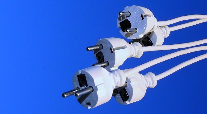 Více lidí stále hovoří o nočním proudu místo nízkého tarifu. Foto: Pixabay Noční proud už nemáme.