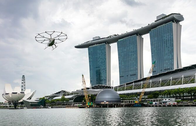 Volocopter nad zálivem Marina Bay v Singapuru