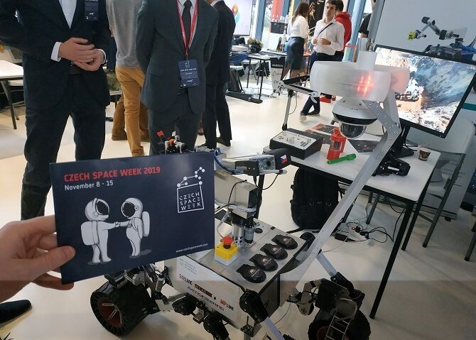 Na českém kosmickém dni se představili i studenti týmu RoverOva, kteří získali 3. místo na letošní mezinárodní soutěži ERC 2019 ve stavbě vesmírných vozidel. Foto: Elektrina.cz návrh lunárního vozítka od týmu RoverOva