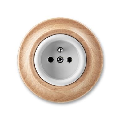 Kruhová zásuvka s dřevěným detailem.