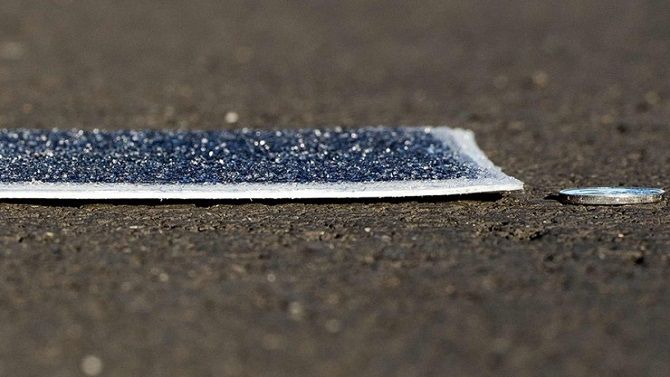 Tloušťka panelu je pouhých 7 milimetrů.