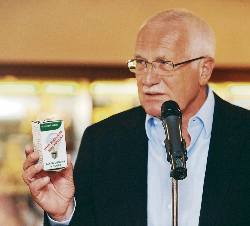 Klaun se svojí milovanou žárovkou