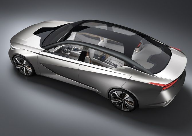 Prosklenou střechu pravděpodobně budeme u vozidel vídat stále častěji.