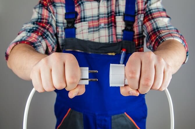 E.ON Komplet MAX: Elektrikář či hodinový manžel v ceně