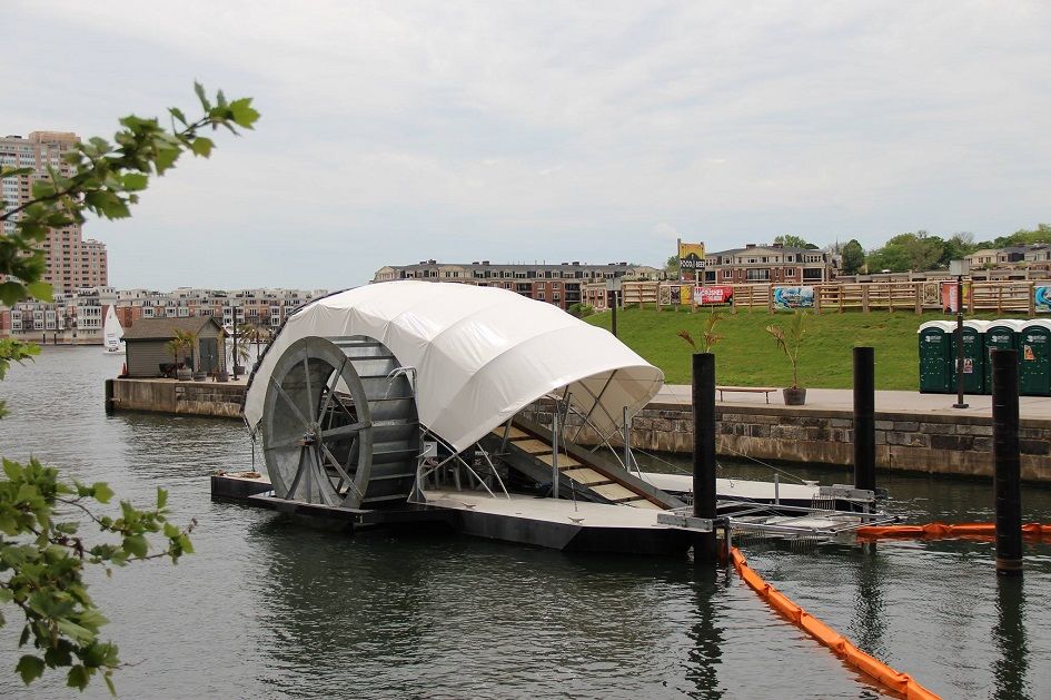 Hory odpadků mizí ze zátoky v Baltimoru díky šikovné solární čističce