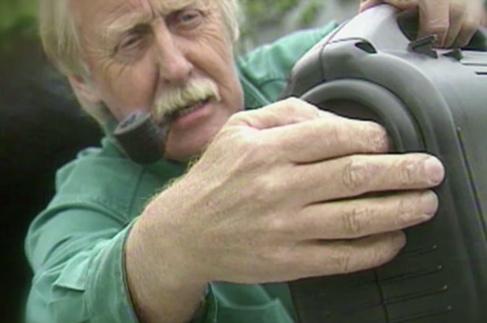 Rádio na kliku od Trevora Baylise pomohlo šířit informace Afričanům bez elektřiny