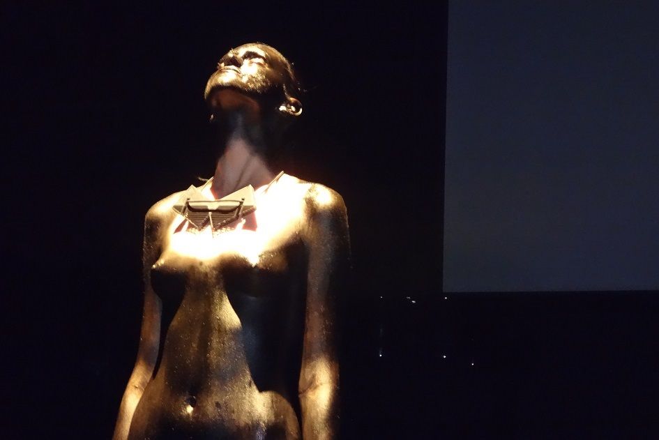 FOTOČLÁNEK: Čím šokovala módní přehlídka oděvů i bot vytisknutých z 3D tiskáren?