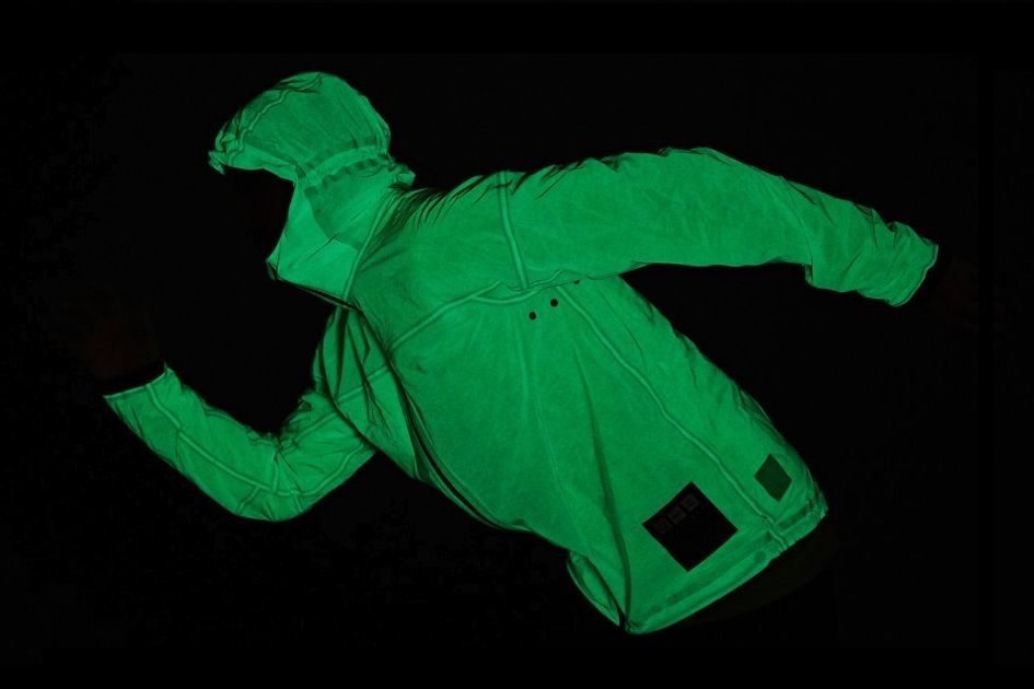 Chcete být vidět? Pořiďte si solární bundu, která vyleká i Supermana