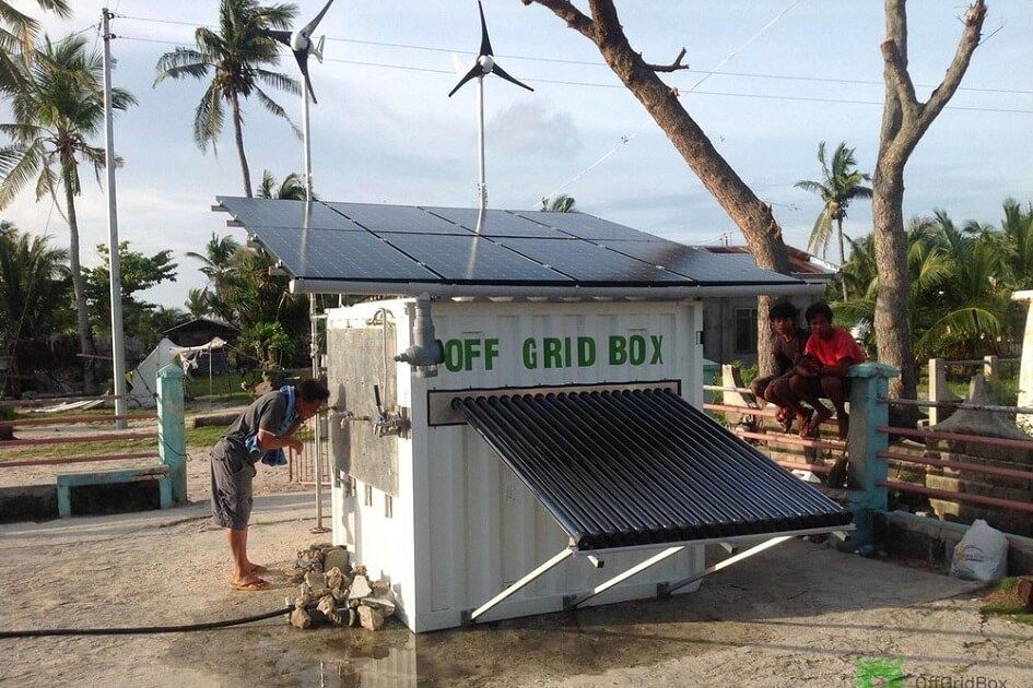 Co skrývá přepravní kontejner OffGridBox? Čistou vodu a energii dostupnou kdekoli na světě