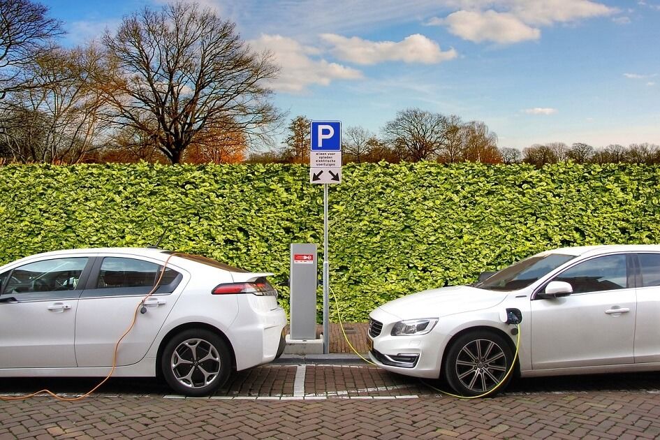 Zůstávají elektromobily občas trčet na cestě kvůli vybité baterii? Možná před 20 lety