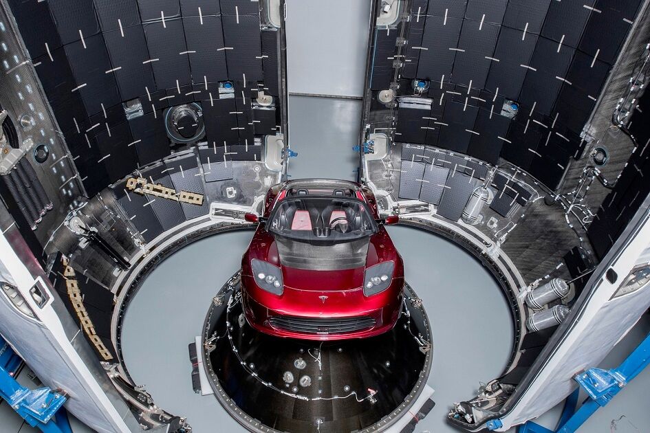 Raketa Falcon Heavy už brzy poprvé vyletí do vesmíru. Poveze Muskovu Teslu Roadster