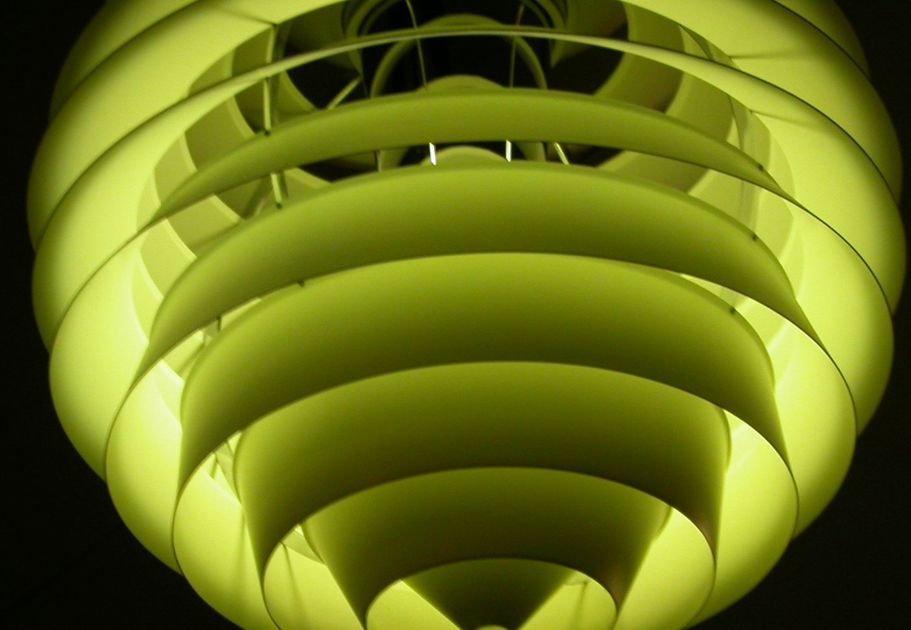 Bezdrátová elektřina už není sci-fi: Kdy zahodíme nabíječky a zástrčky?