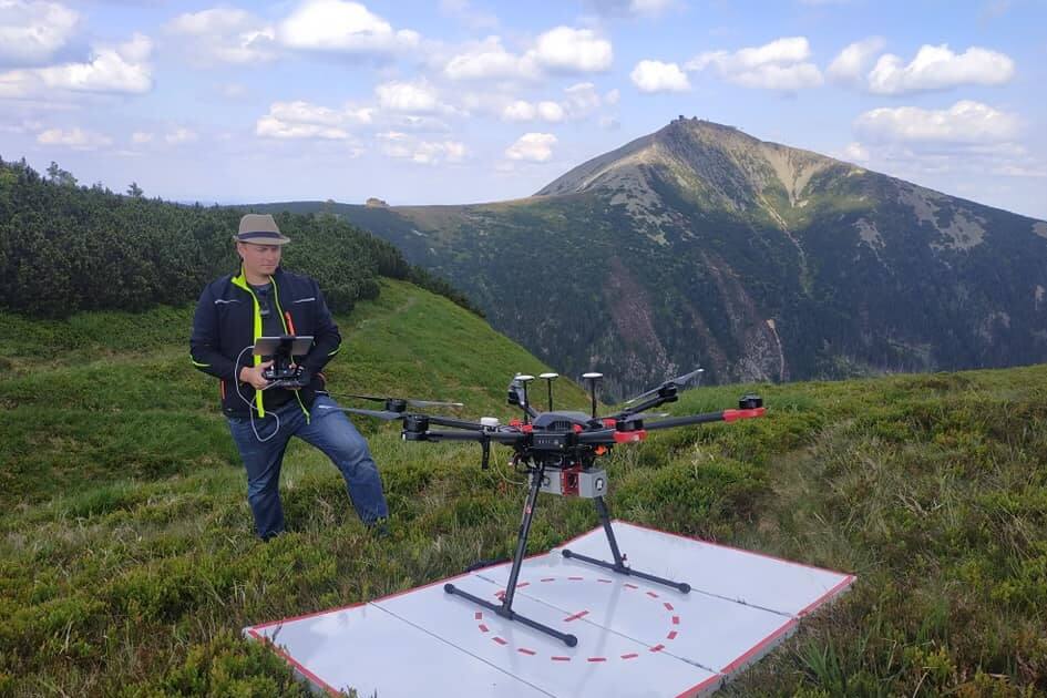 Expert na létání s drony upozornil na některé nejasnosti nových „droních zákonů“ z EU