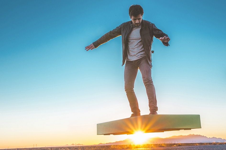 Vznášedlo ArcaBoard splní sny fanoušků Návratu do budoucnosti