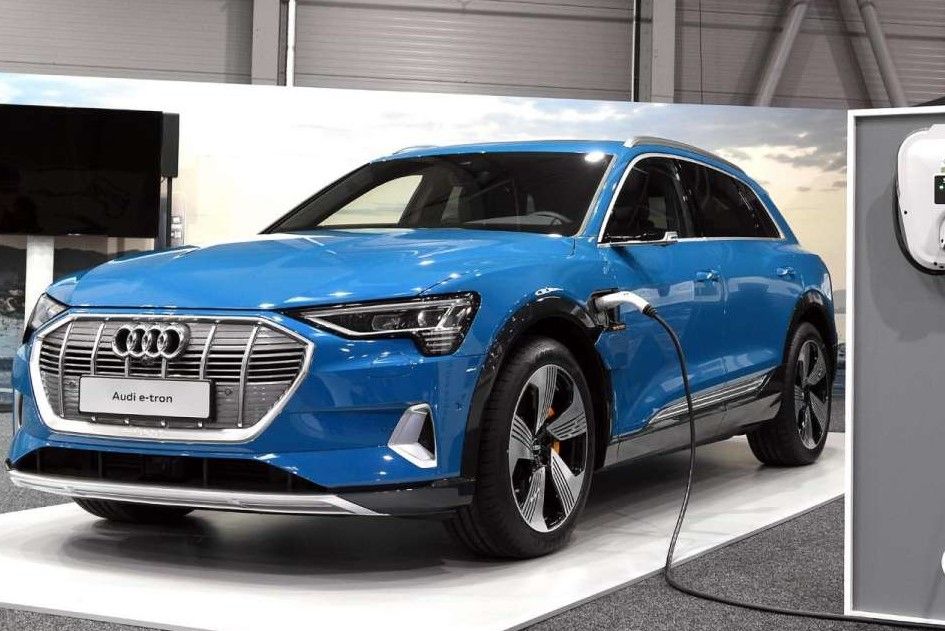 Elektromobily Audi e-tron a VW eCrafter dorazily na český trh. Až do neděle jsou k vidění na pražském e-SALONu