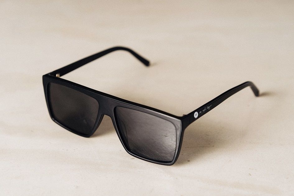 Konečně klid! S brýlemi pro digitální detox uvidíte všechno kromě obrazovek