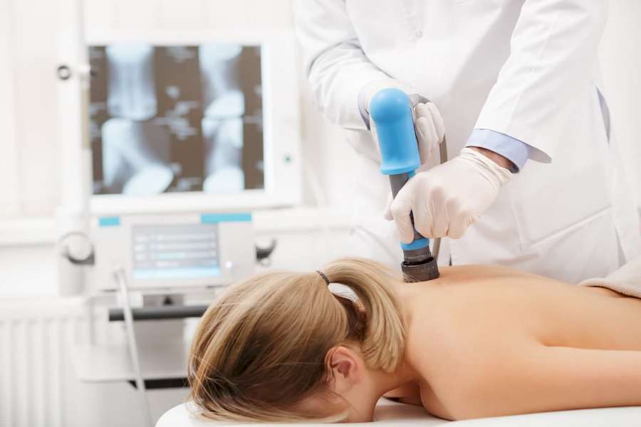 Od jakých bolestí vám uleví elektroterapie?