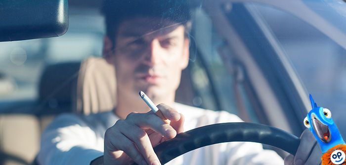 Cigareta v autě