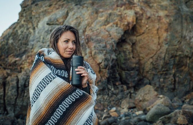 Káva optimální teploty po celý den, to je Ember.