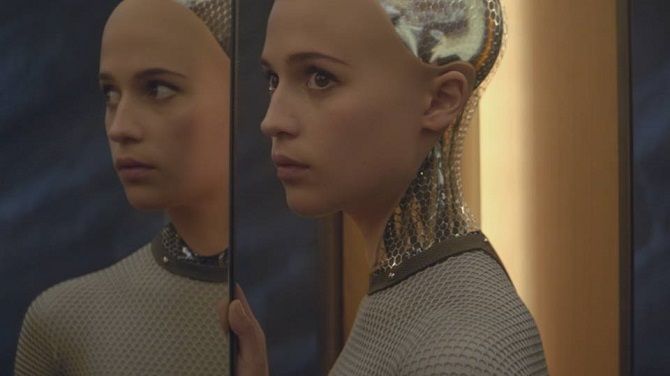 Alicia Vikander ve snímku Ex Machina.