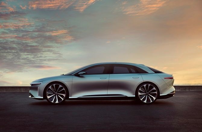 Sedan Lucid Air skutečně není nepodobný Modelu S od Tesly.