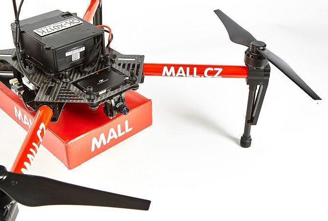 Líbilo by se vám, kdyby váš balíček před doručením absolvoval dobrodružný let?