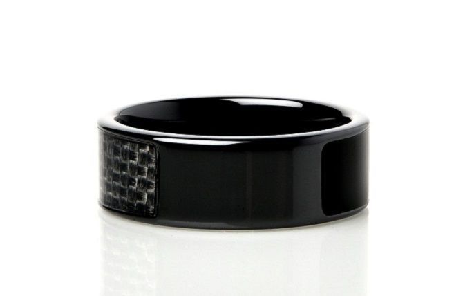 NFC Ring sází na strohý design.