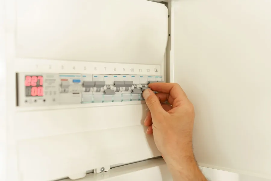 pretizeni-elektricke-site.webp