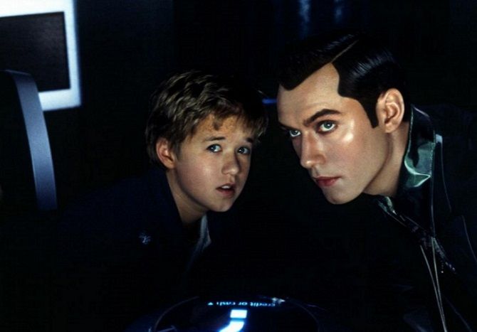 Haley Joel Osment a Jude Law.