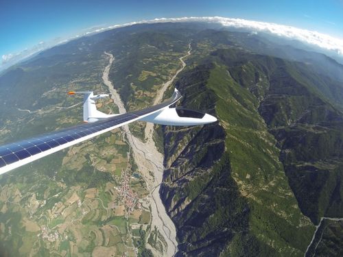 Letadlo na solární pohon? Ani zatažená obloha už není problém Letadlo na solární pohon? Ani zatažená obloha už není problém