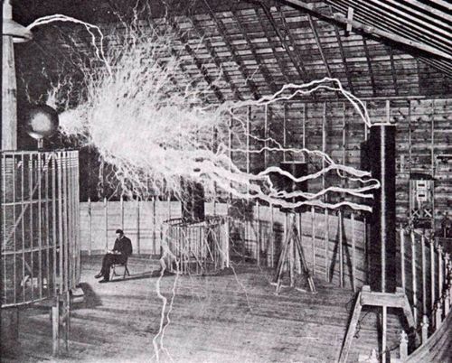 Šílený vědec Nikola Tesla: Pohrával si s blesky, radarem i paprskem smrti Šílený vědec Nikola Tesla: Pohrával si s blesky, radarem i paprskem smrti