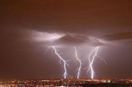 Řádění blesků: Odrovnaly celý fotbalový tým, ale vybírají si hlavně rybáře Řádění blesků: Odrovnaly celý fotbalový tým, ale vybírají si hlavně rybáře
