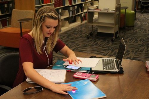 Jak proměnit barvu ve zvuk? S prsteny Specdrums zahrajete koncert kdykoli a kdekoli Jak proměnit barvu ve zvuk? S prsteny Specdrums zahrajete koncert kdykoli a kdekoli