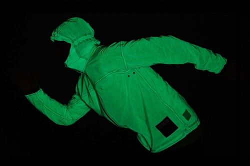 Chcete být vidět? Pořiďte si solární bundu, která vyleká i Supermana Chcete být vidět? Pořiďte si solární bundu, která vyleká i Supermana