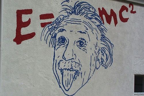 Albert Einstein: Životopis vědce, jehož jméno se stalo synonymem geniality Albert Einstein: Životopis vědce, jehož jméno se stalo synonymem geniality