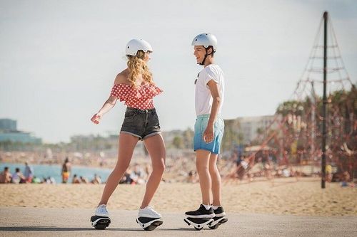 Segway zaujal další bláznivou inovací. Ukázal samovyvažovací kolečkové brusle Segway zaujal další bláznivou inovací. Ukázal samovyvažovací kolečkové brusle