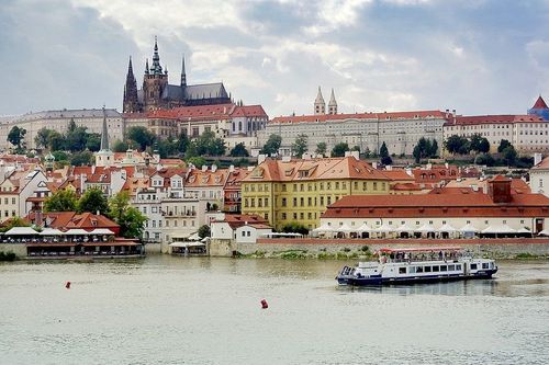 Během tropických dnů spotřebuje Praha elektřinu jako z jednoho bloku Temelína Během tropických dnů spotřebuje Praha elektřinu jako z jednoho bloku Temelína