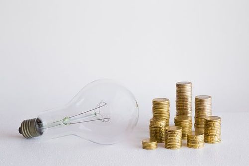 Záporné ceny elektřiny devastují trh, řešení ale existují Záporné ceny elektřiny devastují trh, řešení ale existují