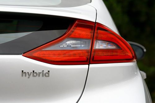 Hybridní pohon: Zjistěte, jak funguje a zdali pomůže ekologii Hybridní pohon: Zjistěte, jak funguje a zdali pomůže ekologii
